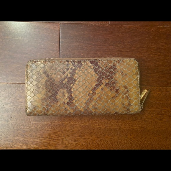 Michael Kors Zip Around Wallet - Picture 2 of 3